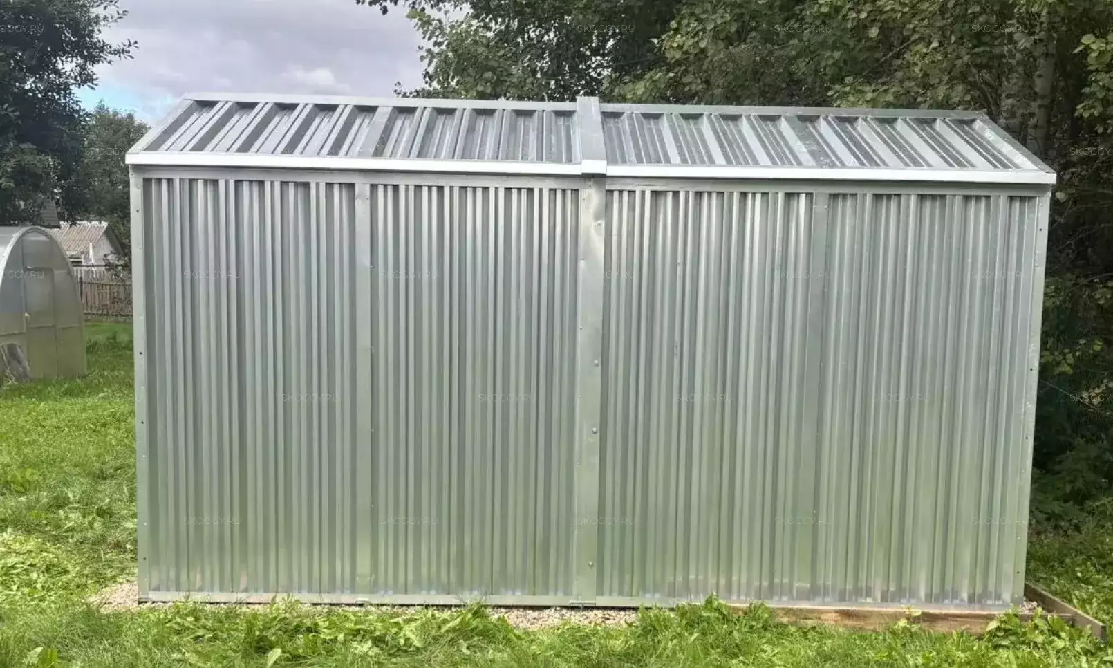 Хозблок SKOGGY в цинке с двускатной крышей